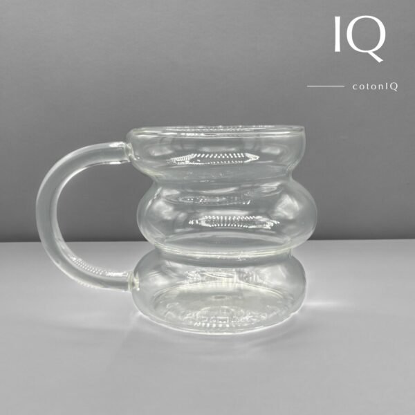 Designer-Glas7.jpg Designer-Glastasse mit Henkel für Heiß- und Kaltgetränke – transparent – 450 ml
